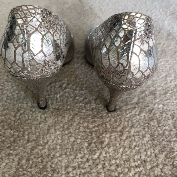 Classic Super Sexy Python Silver Tone BCBG Generation peep toe Pumps. Lux Style! - Picture 5 of 5